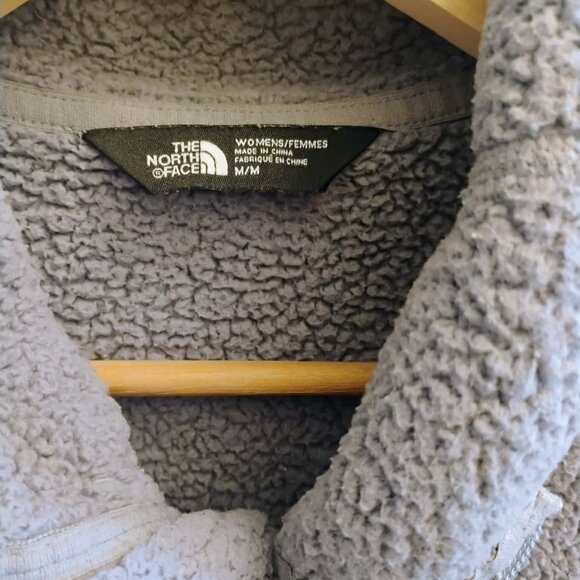 The North Face Women's Osito 2 Jacket - Grey Silken Sherpa Fleece - Picture 6 of 16